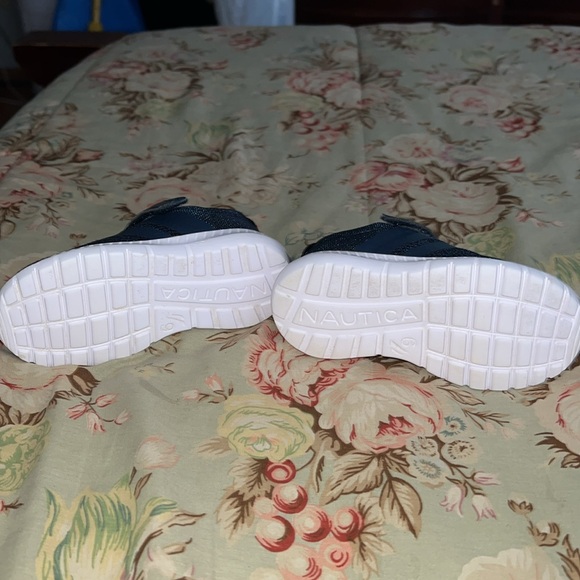 Gently used kids Nautica sneakers! Easy slip on with Velcro ! - Picture 5 of 5